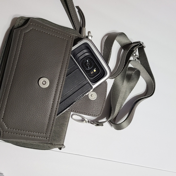 Baggallini RFID Phone Wallet Wristlet Crossbody - Picture 5 of 9